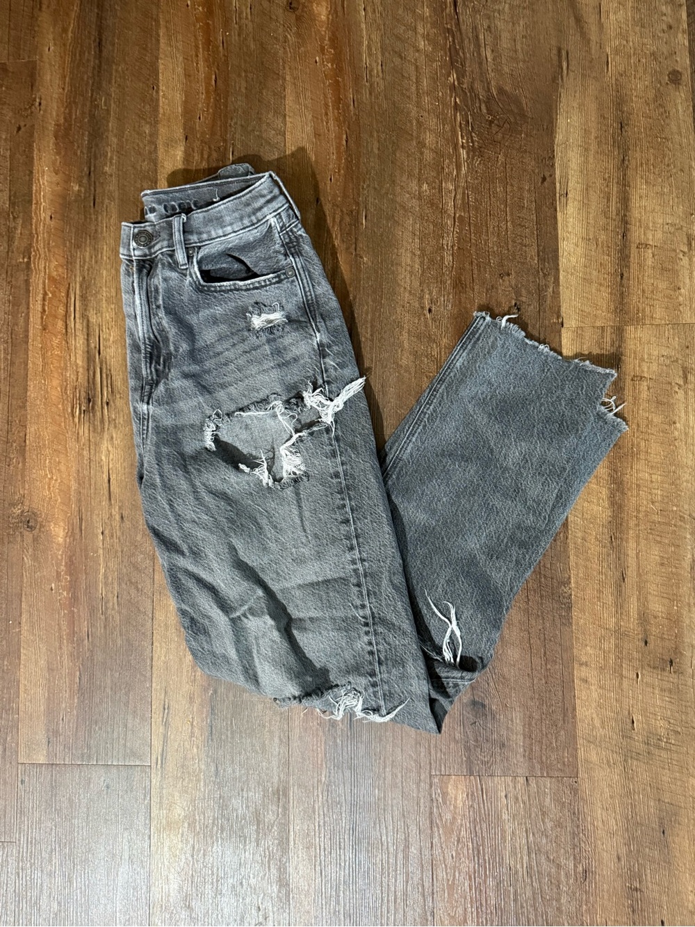 American Eagle Outfitters Distressed Jeans- 8 long